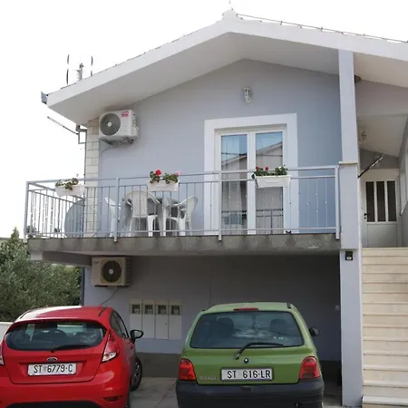 Eni Apartment *
