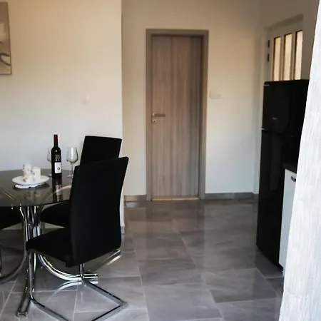 Apartments Eni Appartamento Seget Vranjica