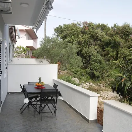 Apartments Eni * Seget Vranjica