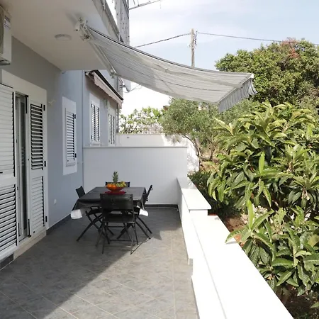 Apartments Eni * Seget Vranjica