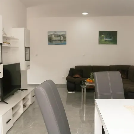 Apartment Eni