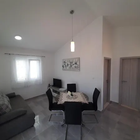 Apartments Eni Seget Vranjica